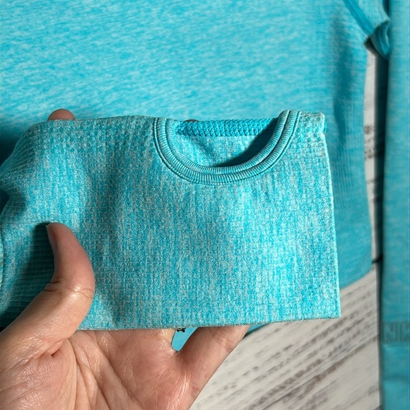 Pink Victorias Secret Seamless Baby Blue Long Sleeve Crop Top NWT Small - Picture 4 of 11